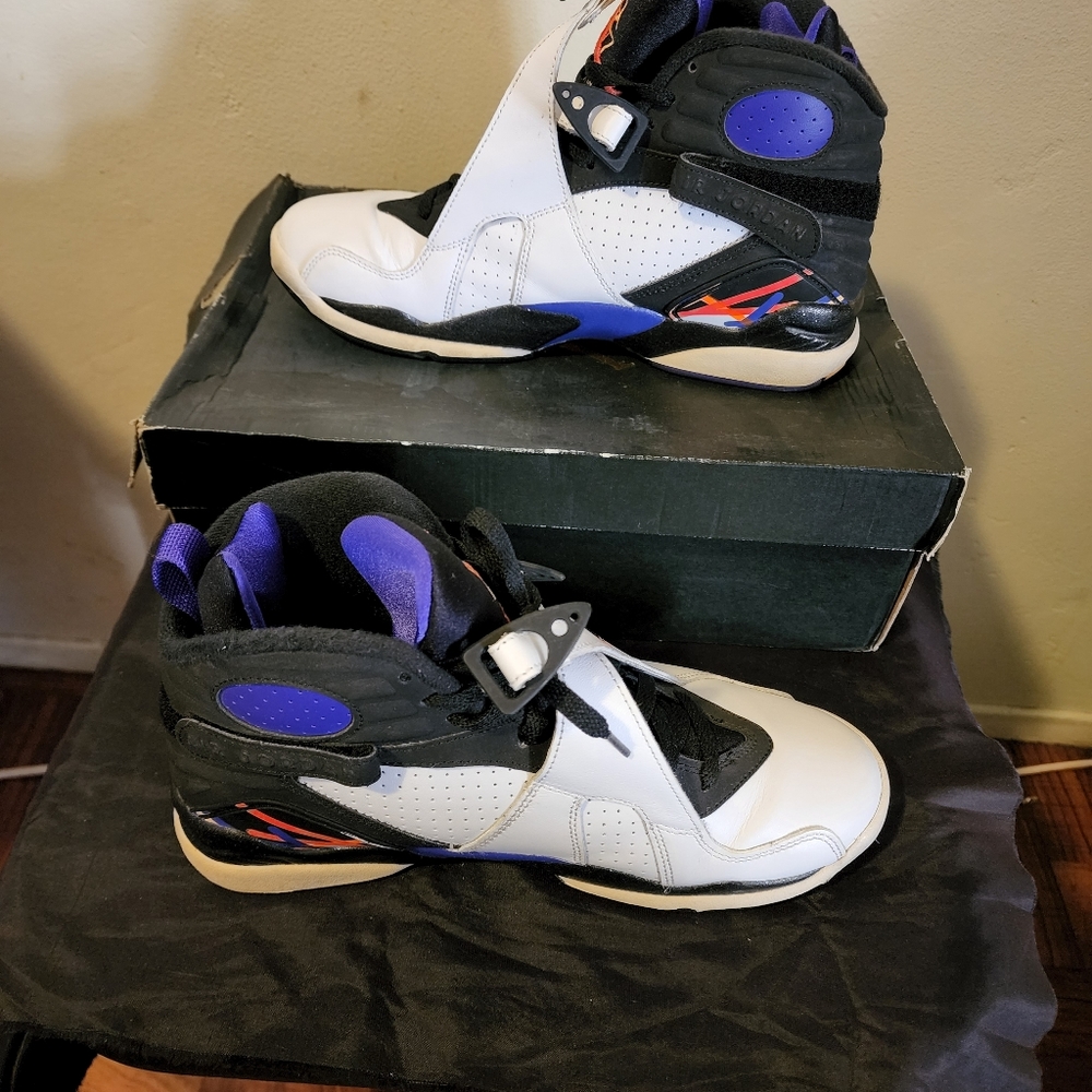 Air Jordan 8 Three-Peat - Picture 4 of 5